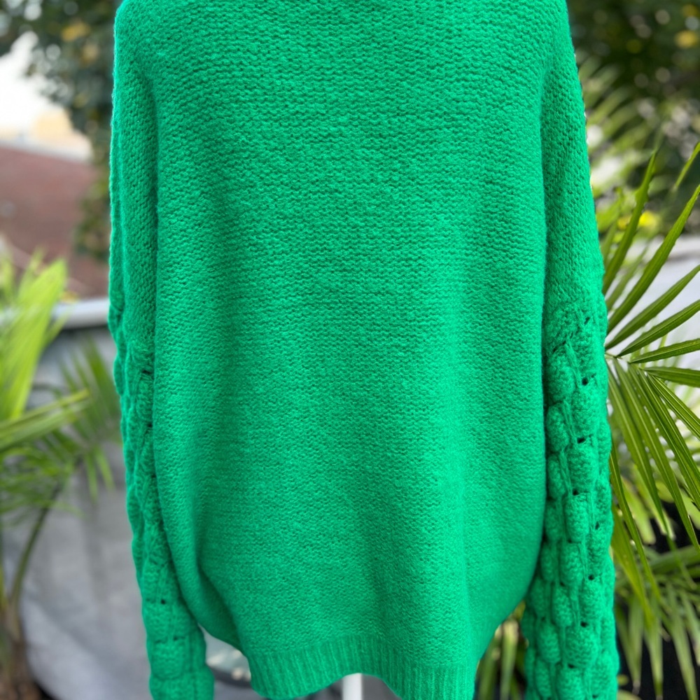VICI Bell Sleeve Kelly Green Sweater Size Medium - Picture 7 of 7